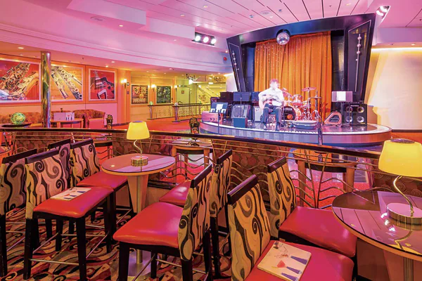 Ellington's Night Club - Viking Crown Lounge