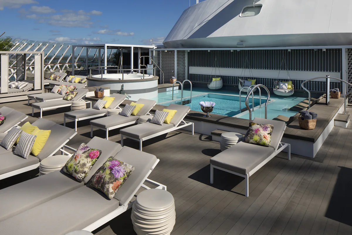 Бар The Retreat Pool Bar